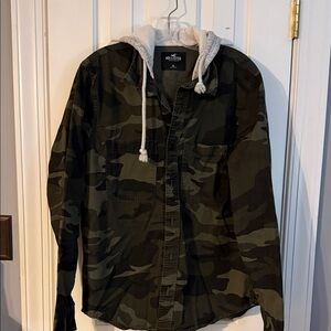 Hollister Men's Green Camo Hooded Shirt Jacket Size Medium